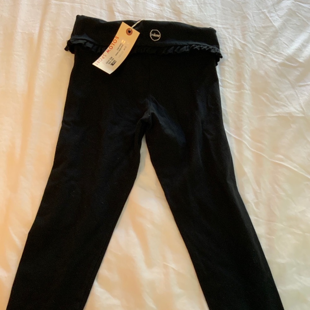 Never worn black capri workout pants